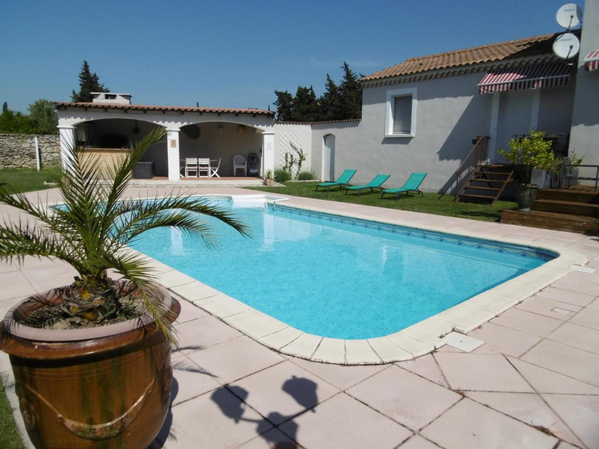 Les chambres d'hôtes d'Eloïse, piscine privée Aramon Esterno foto