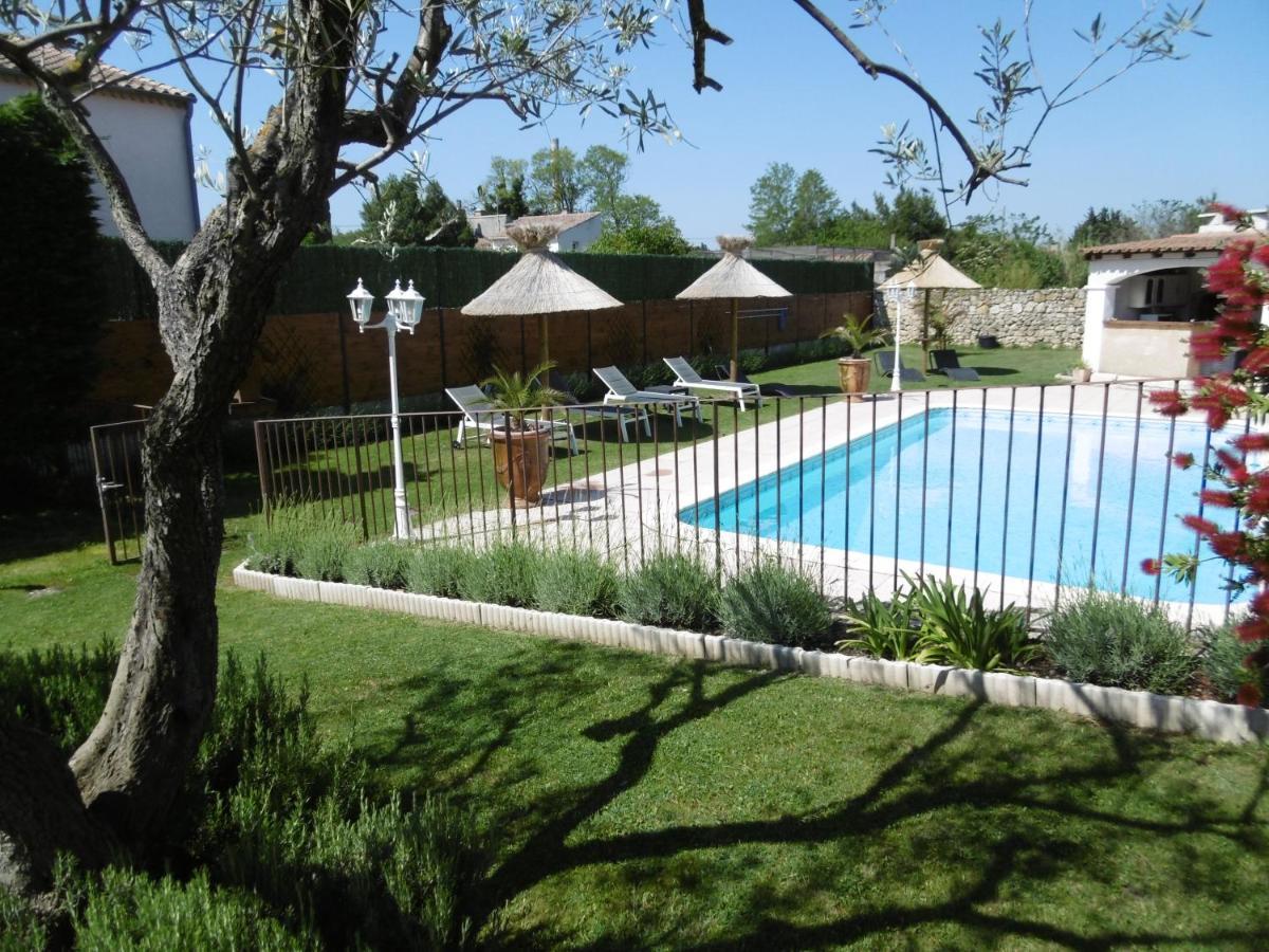 Les chambres d'hôtes d'Eloïse, piscine privée Aramon Esterno foto