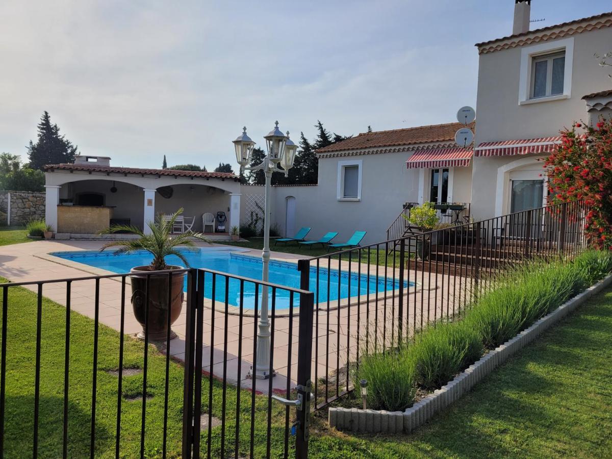 Les chambres d'hôtes d'Eloïse, piscine privée Aramon Esterno foto