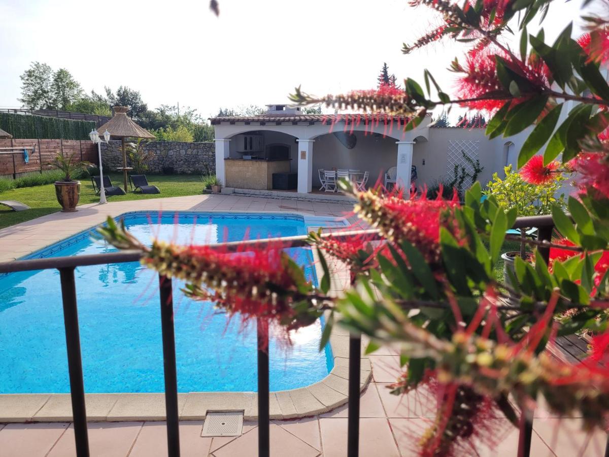 Les chambres d'hôtes d'Eloïse, piscine privée Aramon Esterno foto