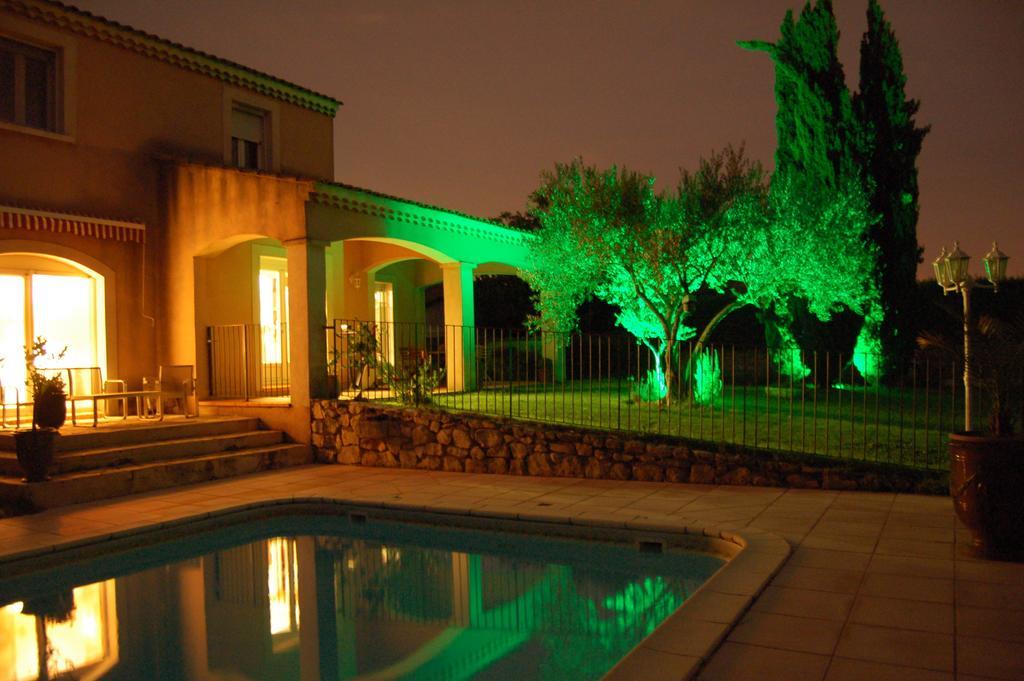 Les chambres d'hôtes d'Eloïse, piscine privée Aramon Esterno foto