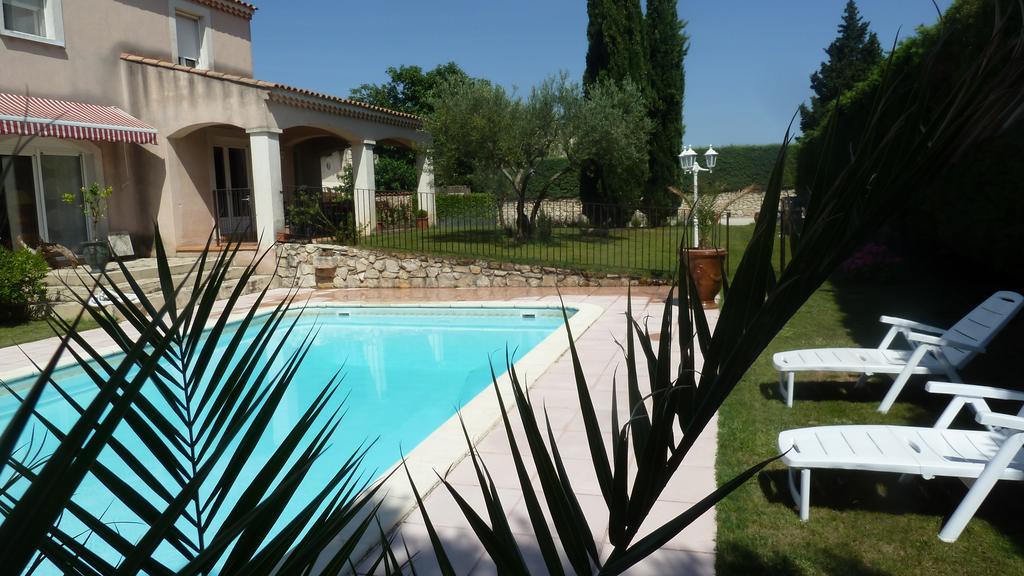 Les chambres d'hôtes d'Eloïse, piscine privée Aramon Esterno foto